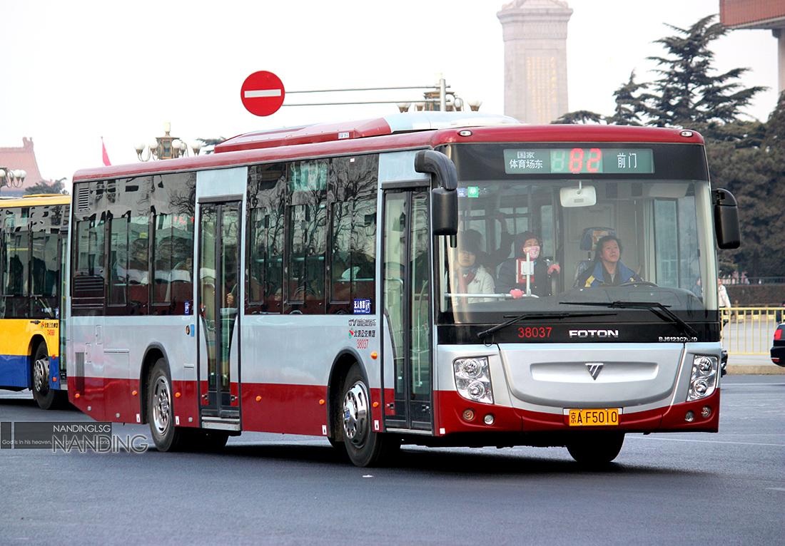公交82路38037.jpg