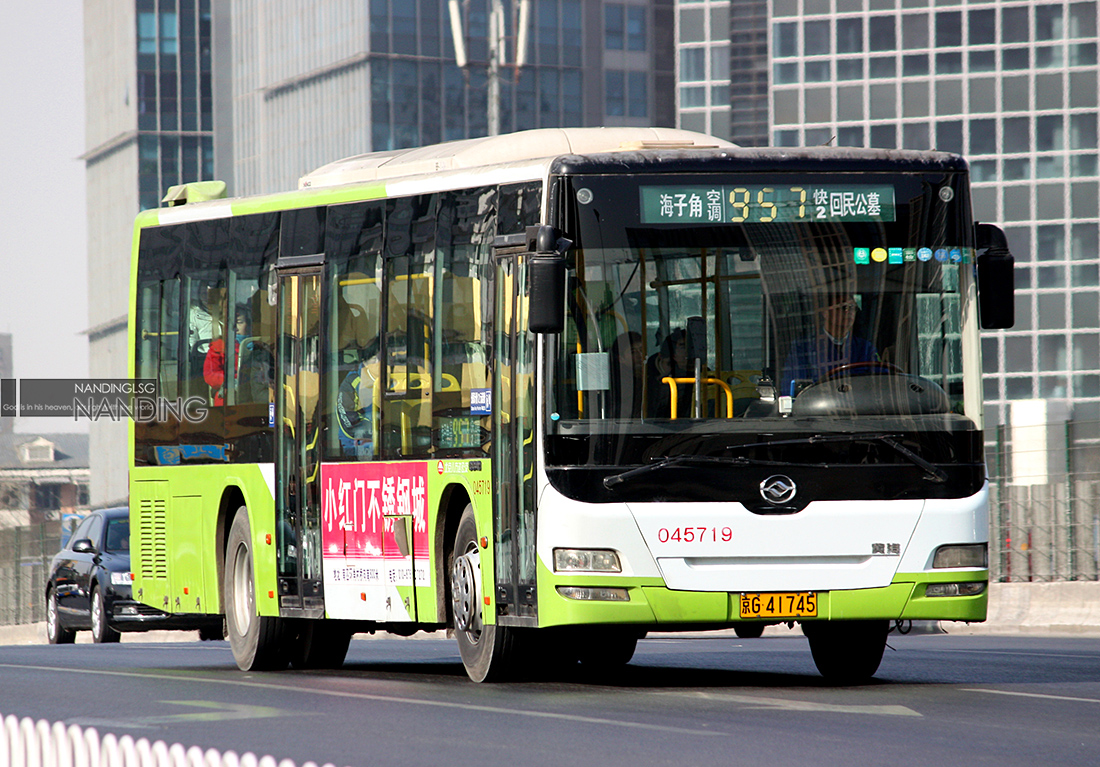 公交957快2路045719.jpg